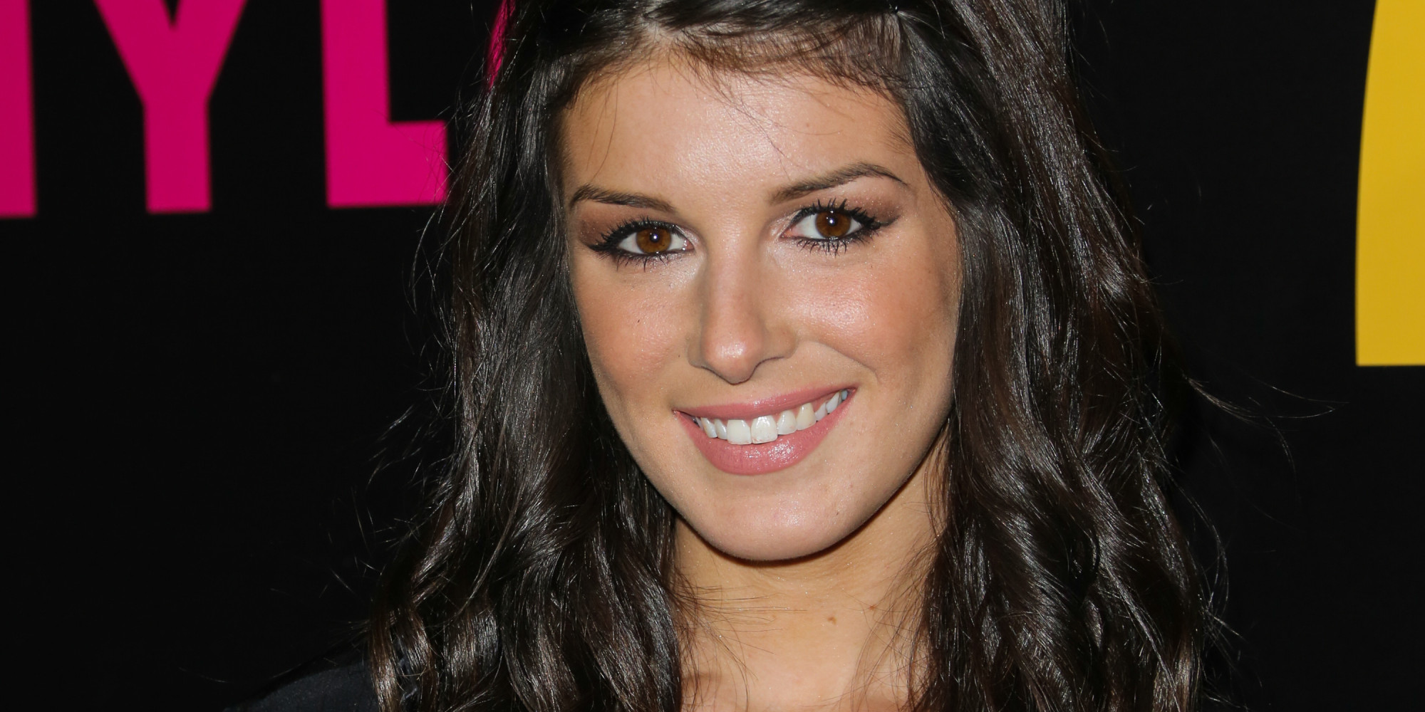 Shenae Grimes Insults Hamilton On Twitter (Ouch!)