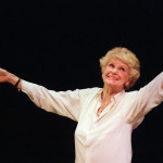 Elaine Stritch, Tart-Tongued Broadway Actress and Singer, Is Dead at 89