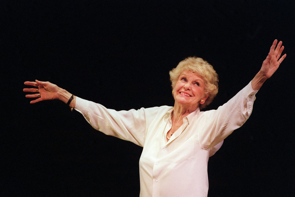 Elaine Stritch, Tart-Tongued Broadway Actress and Singer, Is Dead at 89
