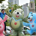 Thousands flood in ahead of Asian Games opening